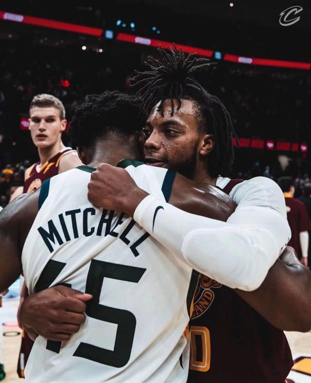 1662105644650032065.jpg df00315d7ddb542f550a104d732b4b9.jpg